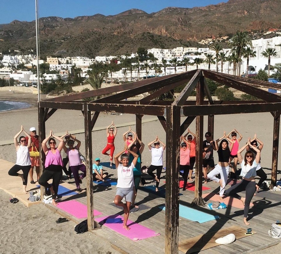 This weekend the last ‘Yoga by the Sea’ class was held, a Mojácar Council initiative to promote sport for all the municipality’s residents, locals and tourists.